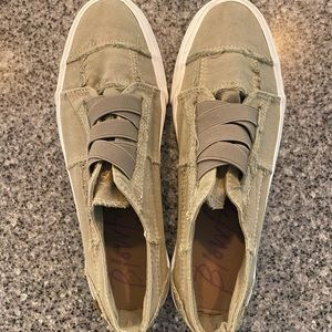 Women’s Blowfish Marleys size 9.5 (never worn)